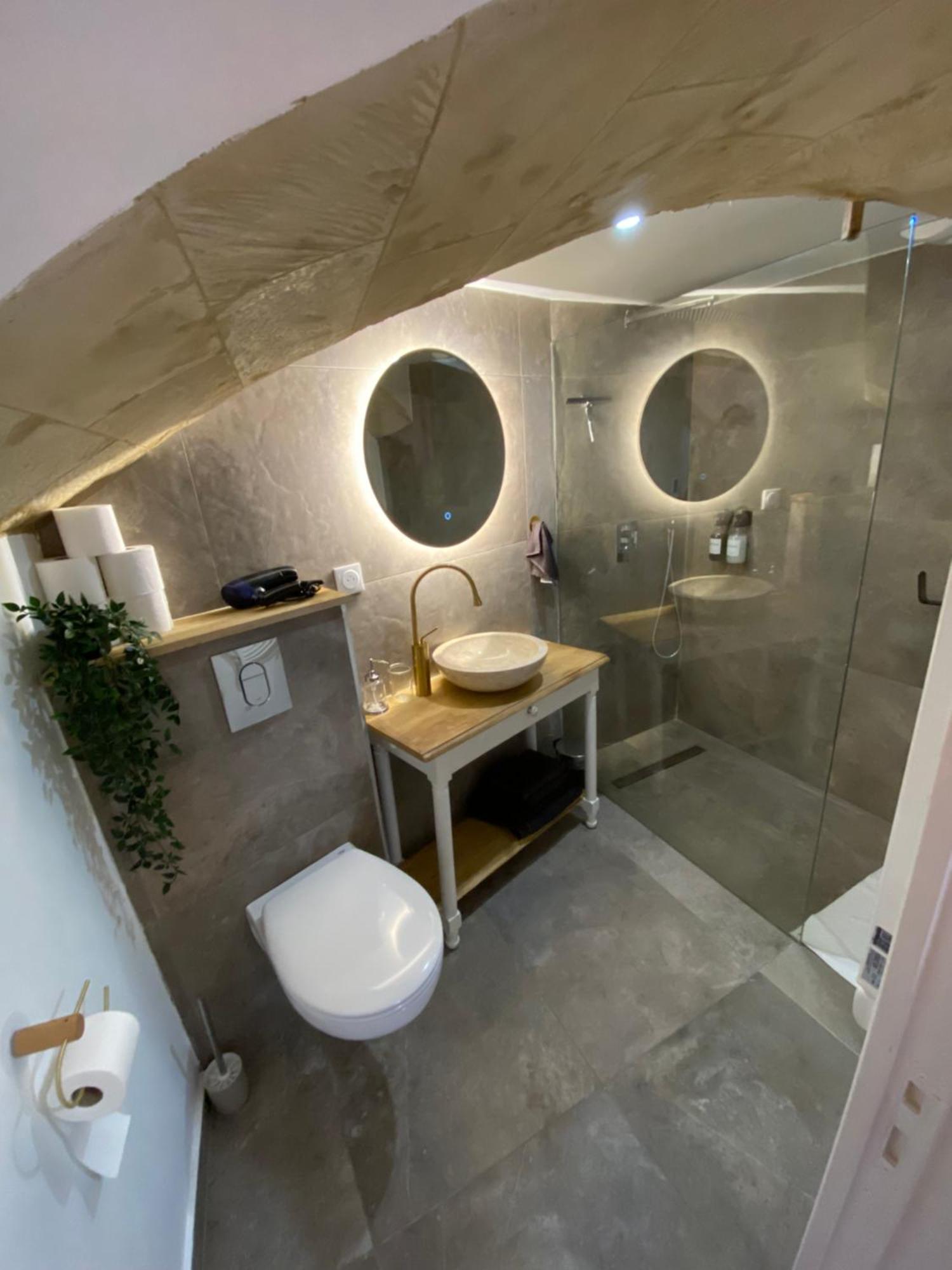 Suite Atypique En Plein Centre De Pontoise Exterior foto